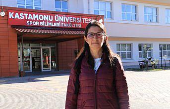Hatay'da enkazdan çıkarılan 54 yaşındaki kadın Kastamonu'da üniversiteye başladı