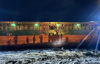 Kastamonu'da yük gemisi karaya oturdu