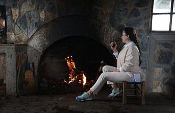 Tarihi handaki “taş ocak“ yıllardır misafirleri için yanıyor