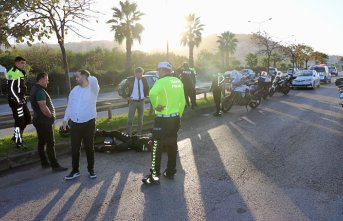 Trabzon'da “dur“ ihtarına uymayan sürücünün otomobille çarptığı polis memuru yaralandı