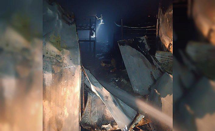 Boyabat'ta yangın çıkan konteyner kullanılamaz hale geldi