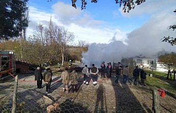 Sinop’ta çıkan yangında tahıl ambarı yandı