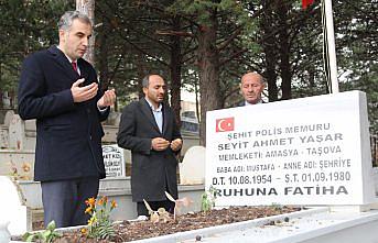 Taşova Kaymakamı Kılıç, şehit polisin ailesi ve mezarını ziyaret etti
