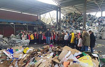 Trabzon'da ilkokul öğrencileri geri dönüşüm tesisini ziyaret etti