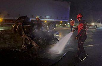 Anadolu Otoyolu'nda kaza yapan otomobil kullanılamaz hale geldi