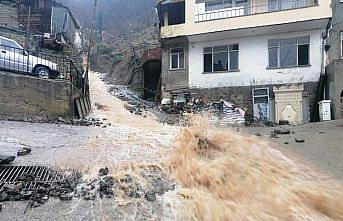 Artvin'de heyelan riski nedeniyle 3 bina boşaltıldı