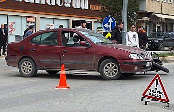 Bafra'da otomobil ile motosikletin çarpıştığı kazada 1 kişi yaralandı