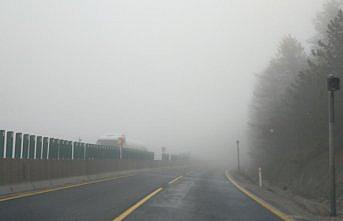 Bolu Dağı'nda sis görüş mesafesini düşürdü