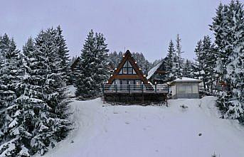 Çambaşı, gündüz kayakseverleri gece karın keyfini sürmek isteyenleri ağırlıyor