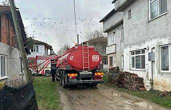 Düzce'de 2 katlı evde çıkan yangın söndürüldü