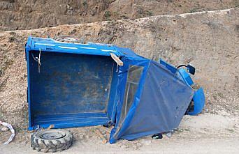 Düzce'de devrilen tarım aracının sürücüsü yaralandı