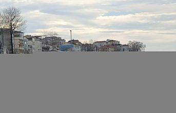 Düzce'de şubatta sıcak havayı fırsat bilenler sahile akın etti