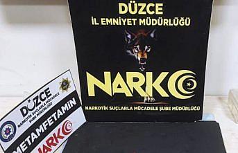 Düzce'de uyuşturucu satarken yakalanan 2 zanlı tutuklandı