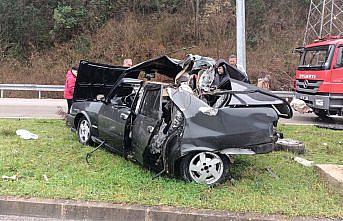 Erfelek'te devrilen otomobilin sürücüsü yaralandı