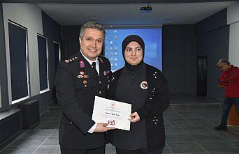 Görele'de resim yarışmasında birinci olan öğrenciye ödül