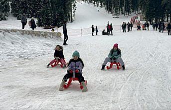 Ilgaz Dağı'ndaki Yurduntepe Kayak Merkezi'nde tatil yoğunluğu sürüyor