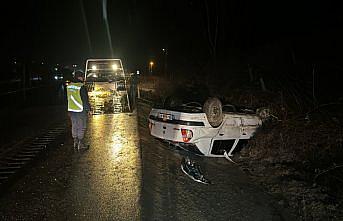 Karabük'te devrilen otomobildeki 2 kişi yaralandı