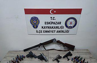 Karabük'te evinde ruhsatsız silahlar bulunan kişi gözaltına alındı