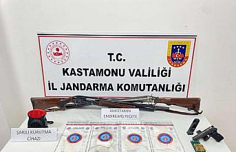 Kastamonu'da peçeteye emdirilmiş uyuşturucuyla yakalanan 2 şüpheli gözaltına alındı