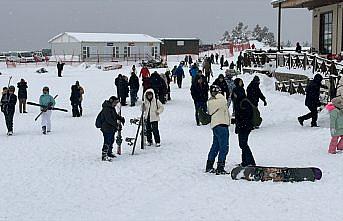 Keltepe Kayak Merkezi'nde yarıyıl tatili yoğunluğu sürüyor