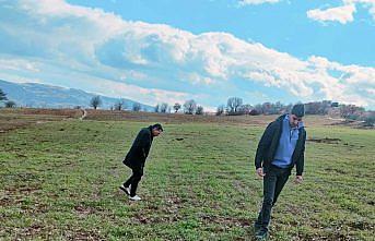 Oğuzlar'ın ekili arazilerinde fare popülasyonu kontrol edildi