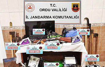 Ordu'da evlerden hırsızlık yaptığı ileri sürülen 2 şüpheliden biri tutuklandı