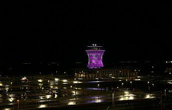 Rize-Artvin Havalimanı kulesi kanser riski farkındalığı için mor ışıkla aydınlatıldı