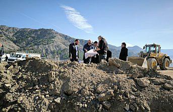 Sağlık Bakanlığı yetkilileri, Amasya’da yapılan hastane inşaatını inceledi