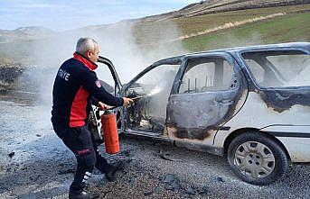 Sungurlu'da yanan otomobil kullanılamaz hale geldi