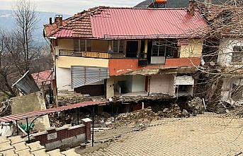 Tokat'ın Günebakan köyündeki heyelanda cami ile 5 ev yıkıldı