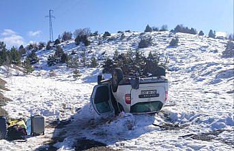 Tokat'ta otomobilin şarampole devrildiği kazada 3 kişi yaralandı
