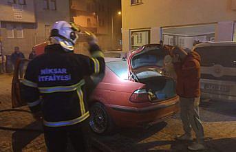 Tokat'ta yangın çıkan otomobilde hasar oluştu