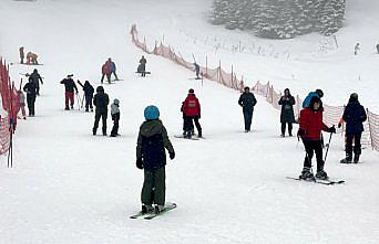 Yurduntepe Kayak Merkezi'nde sömestir yoğunluğu hafta içi de sürüyor