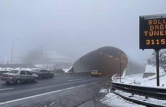 Bolu Dağı'nda kar yağışı ve sis etkili oldu