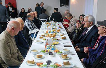 Bolu Valisi Kılıç, huzurevi sakinleriyle iftar yaptı