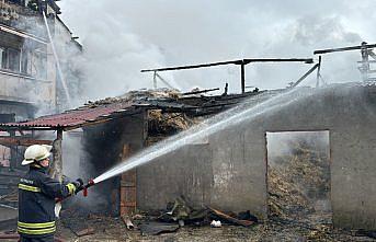 Bolu'da çıkan yangında ev, ahır ve samanlık zarar gördü