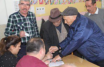 Çorum'un “asırlık çınarları“ oylarını kullandı