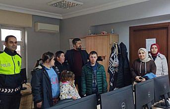 Down sendromlu çocuklar polis aracıyla şehir turu attı