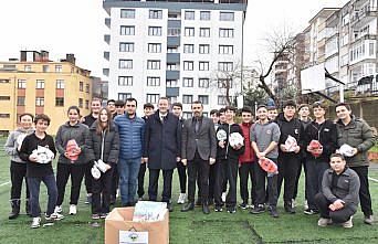 Görele Belediyesi okullara spor malzemeleri hibe etti