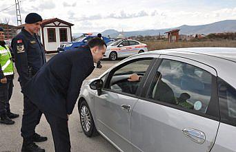 Gümüşhacıköy Kaymakamı Büyükkaymakcı, yol denetimine katıldı