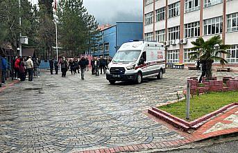 Karabük'te bıçaklı kavgada 3 lise öğrencisi yaralandı