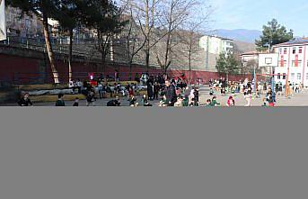 Karabük'te öğrenciler, okullarda oluşturulan geleneksel oyun alanlarında eğleniyor