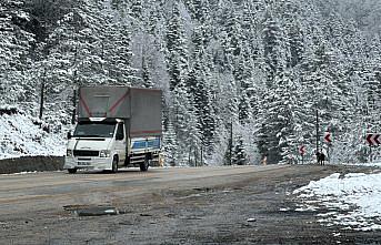 Karabük'ün yüksek kesimlerine kar yağdı