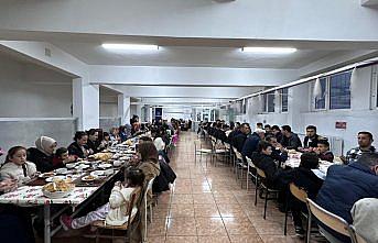 Oğuzlar Kaymakamı Turan, öğrenci ve velilerle iftar yaptı