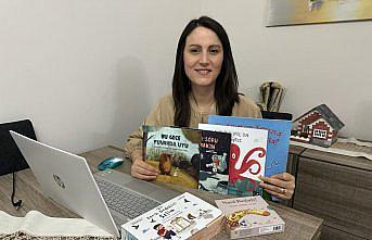 Okul öncesi öğretmeni çocuklar için hikayeler yazıyor