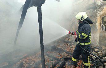 Samsun'da köy camisi yangında kullanılamaz hale geldi