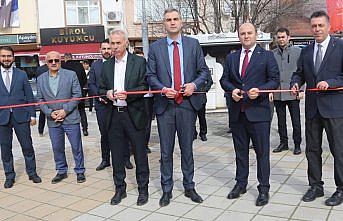 Taşova'da Türk Büyükleri Resim Sergisi açıldı