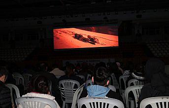 Tokat Belediye Başkanı Eroğlu, vatandaşlarla film izledi