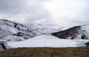 Tokat'ta Kuman Göleti buz tuttu