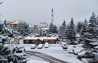 Yeniçağa'da kar yağışı etkili oldu